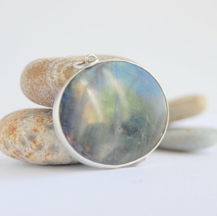 Spectrolite pendant - landscape oval shape