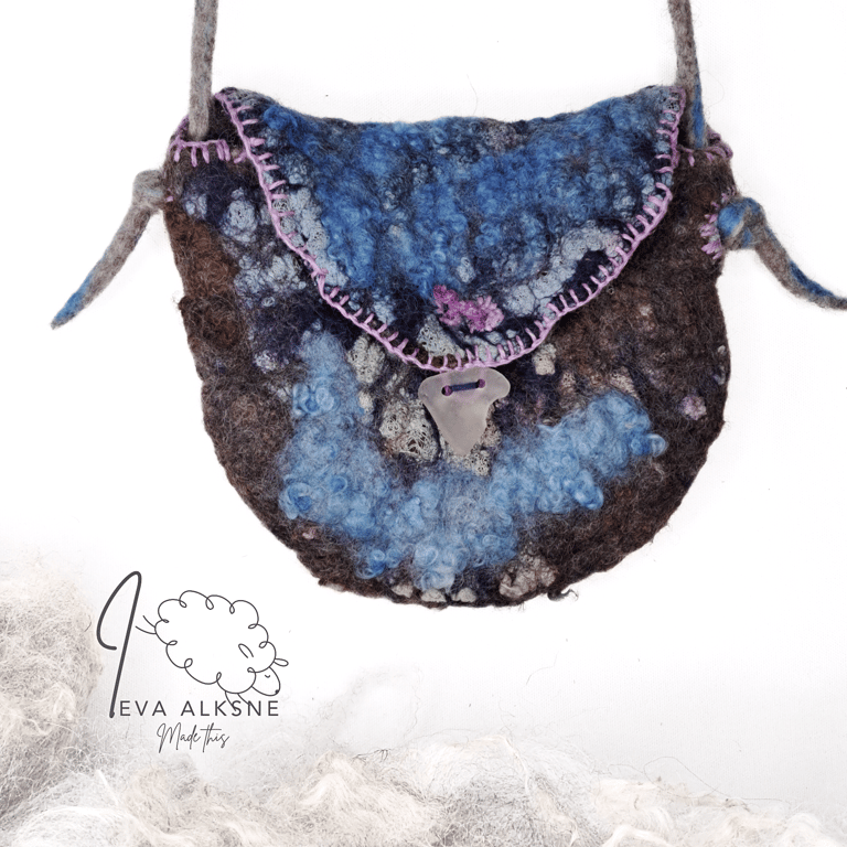 Small felt shoulder bag with a seaglass button