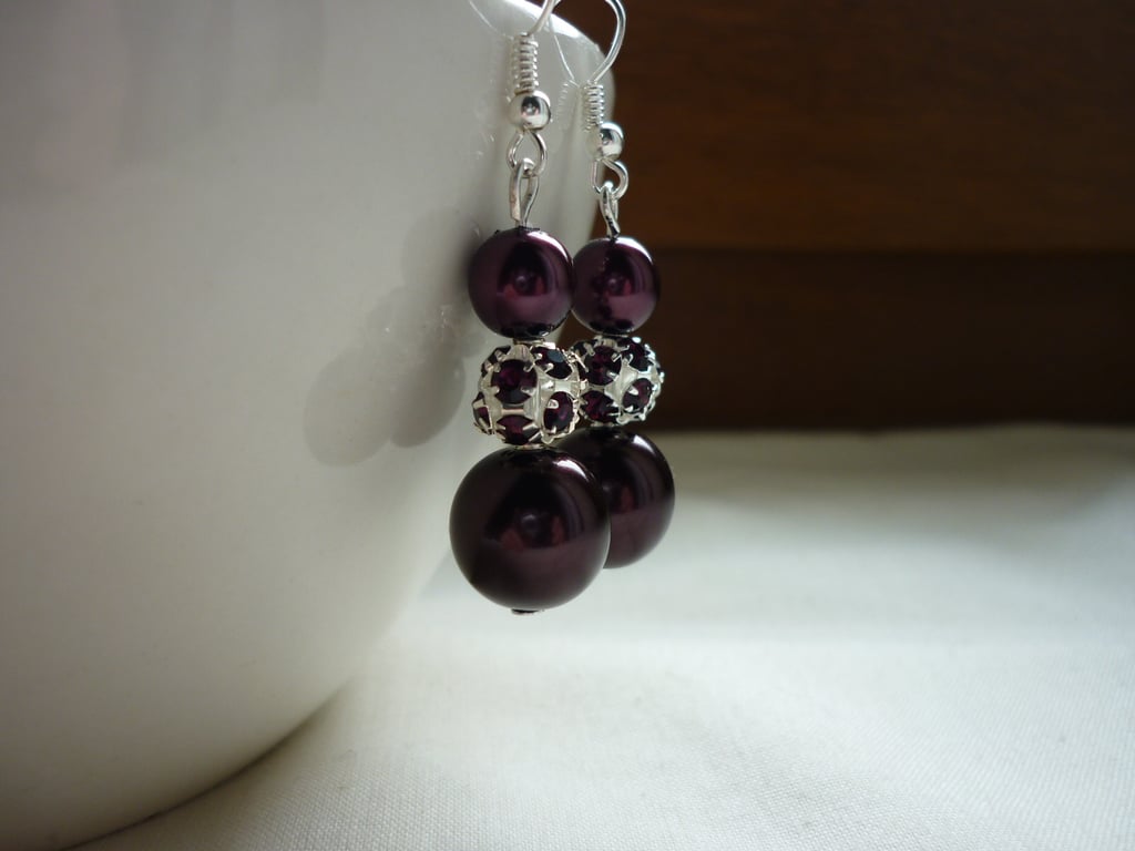 AUBERGINE AND SILVER RHINESTONE EARRINGS.  792