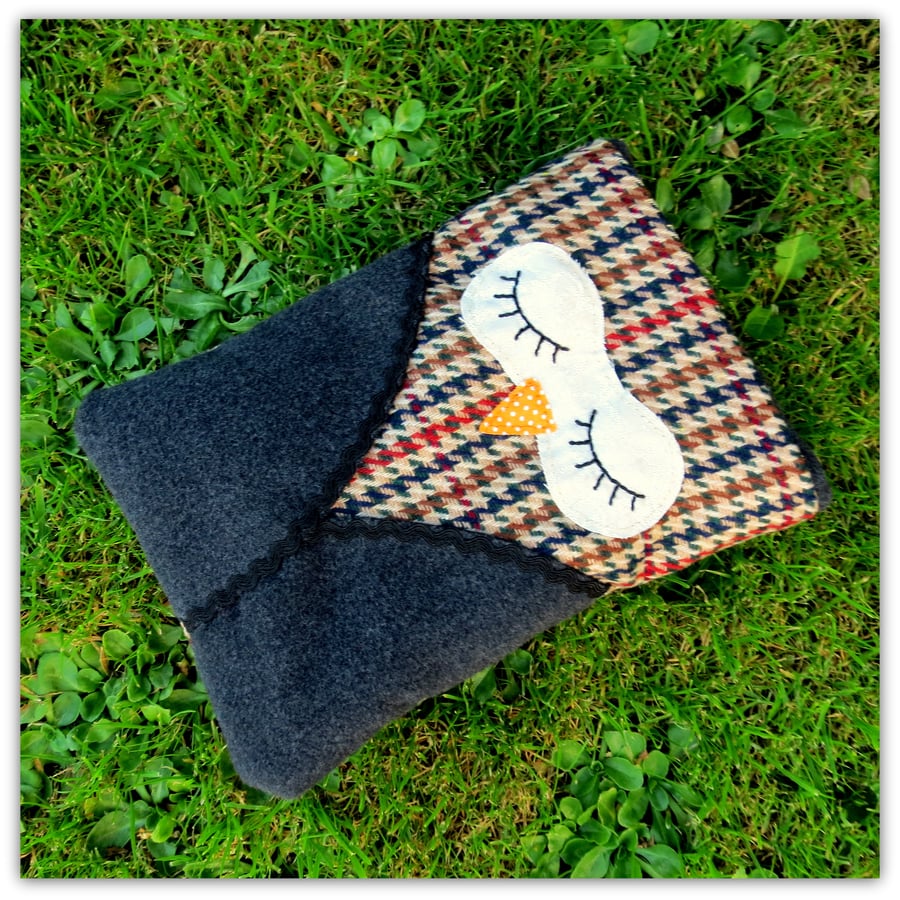 Apple ipad mini sleeve.  Blackberry playbook sleeve.  Snoozy Owl.