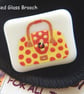 HANDMADE FUSED DICHROIC GLASS 'RED & YELLOW HANDBAG' BROOCH. - Image 2
