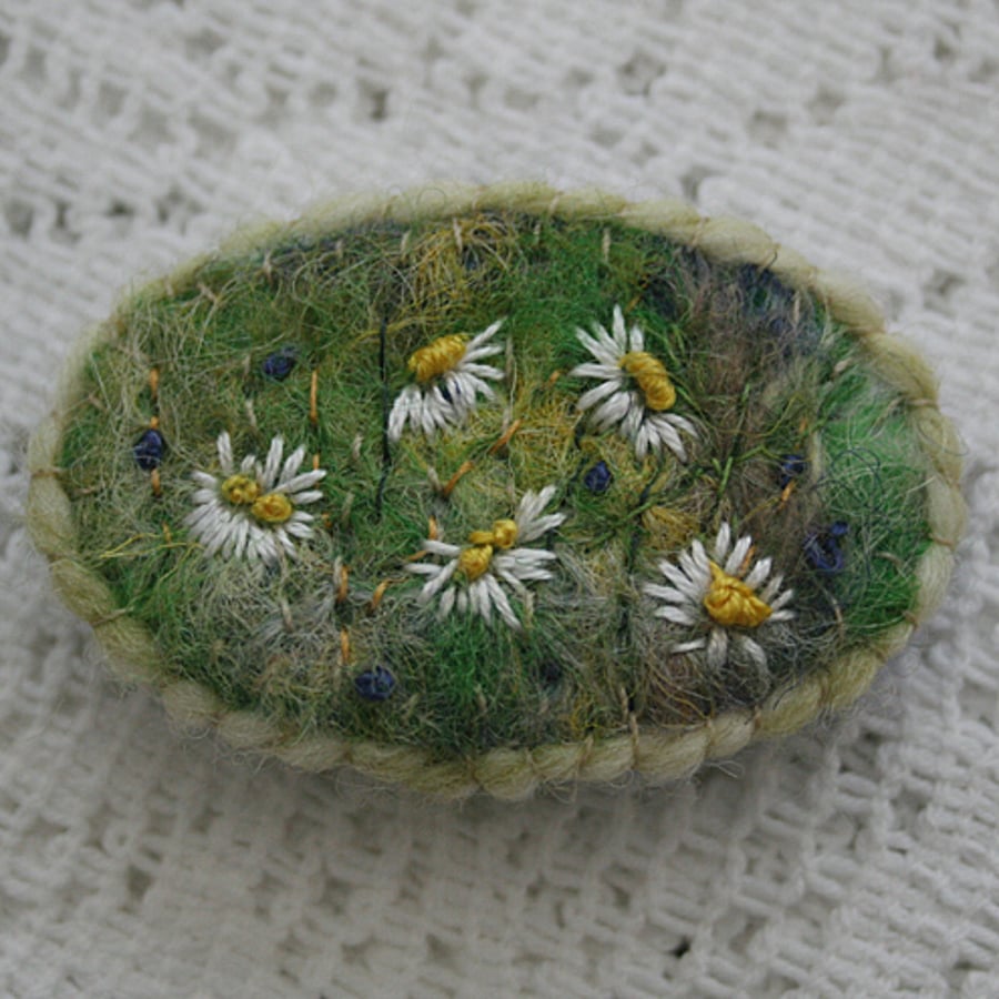 Daisies of Summer - Brooch