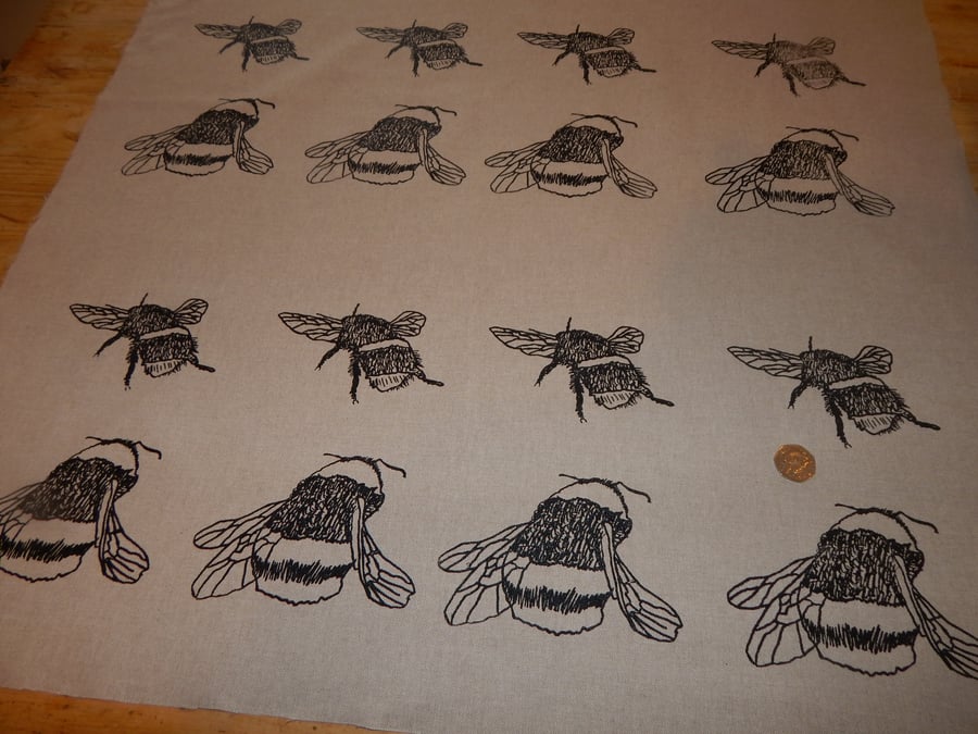 Bee screen printed fabric fent - 70cm x 80cm Beige