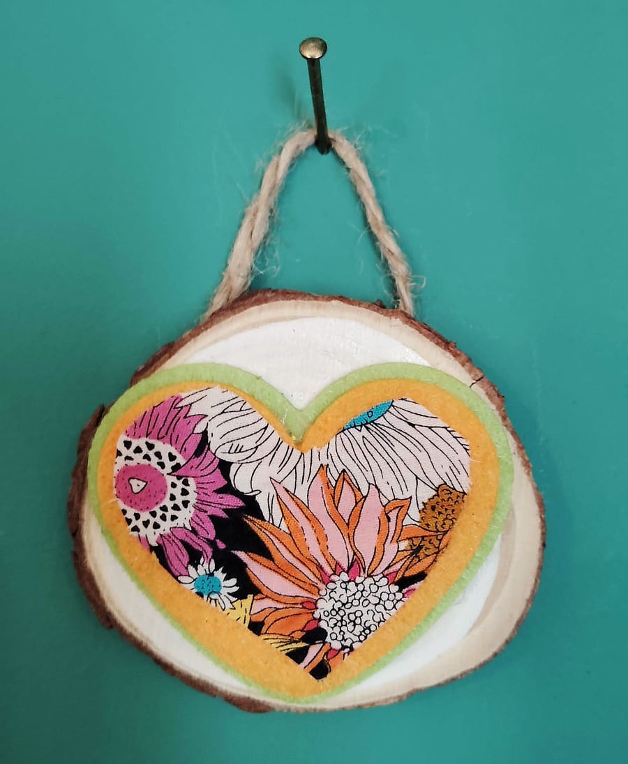 Wooden wall art heart (multi)