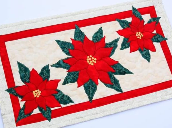  Poinsettia Pattern Runner Quilt 