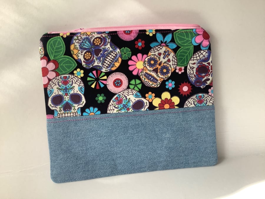 Makeup pouch