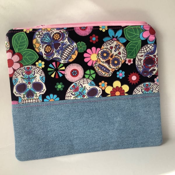 Makeup pouch