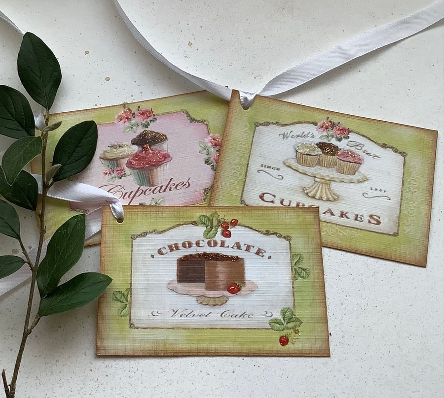 GIFT TAGS. Vintage-style ( set of 3) . Cupcakes. Cake. Wedding . Birthday.