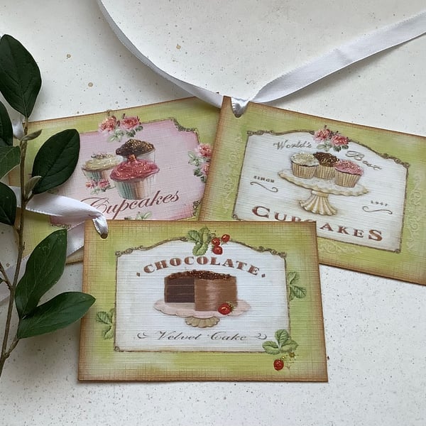 GIFT TAGS. Vintage-style ( set of 3) . Cupcakes. Cake. Wedding . Birthday.