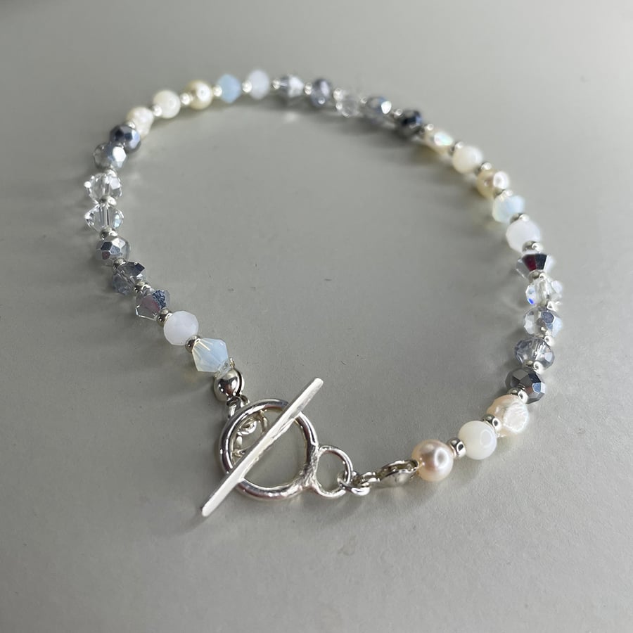 Sterling silver mixed white and pearl glass beaded bracelet 