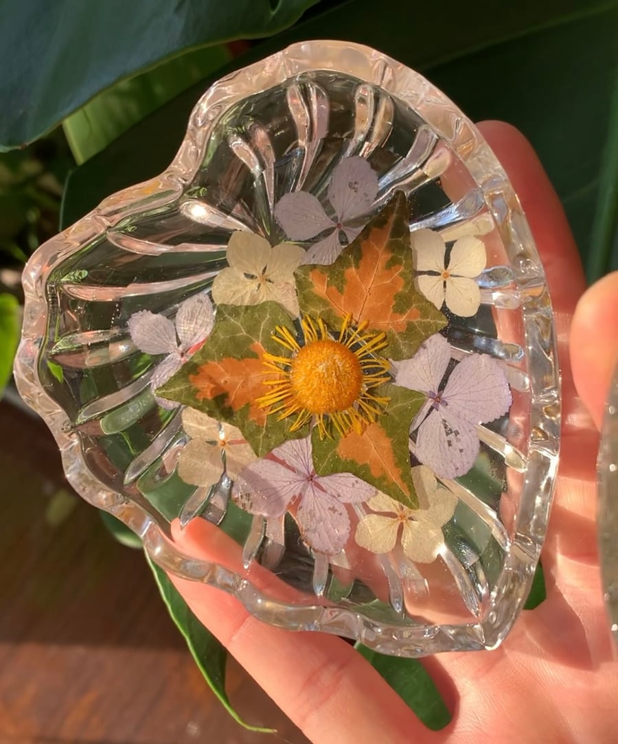 Handmade Epoxy Resin Trinket Dish with Real Pressed Flowers