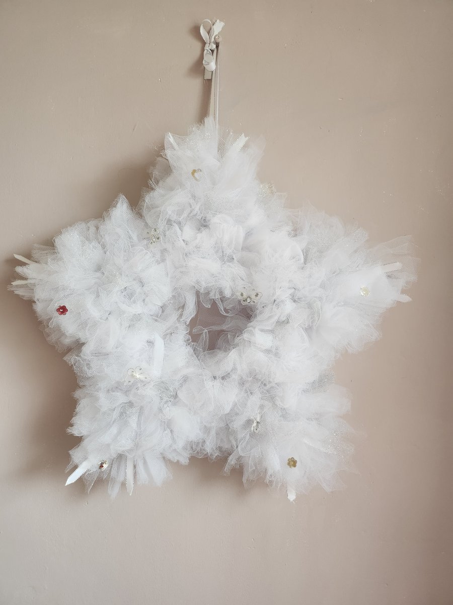 White ans Silver Star Tulle Wreath 