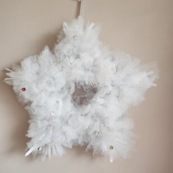White ans Silver Star Tulle Wreath 