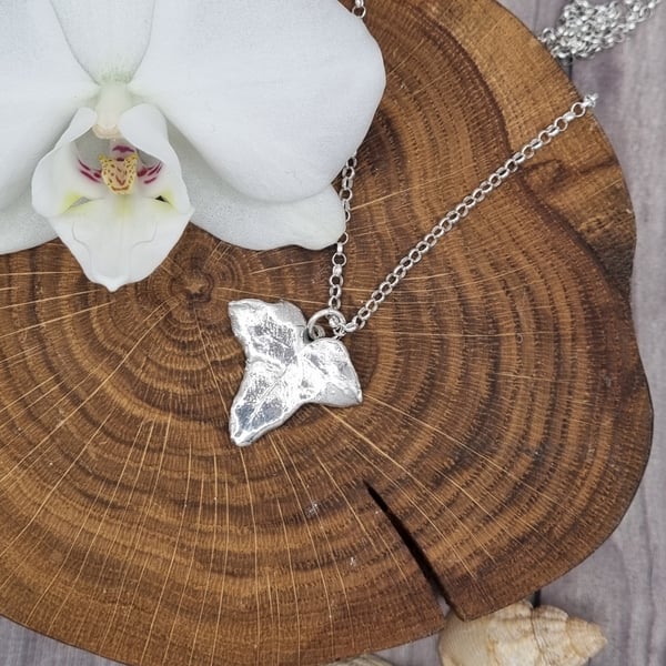 Real Ivy leaf preserved in silver, pendant necklace