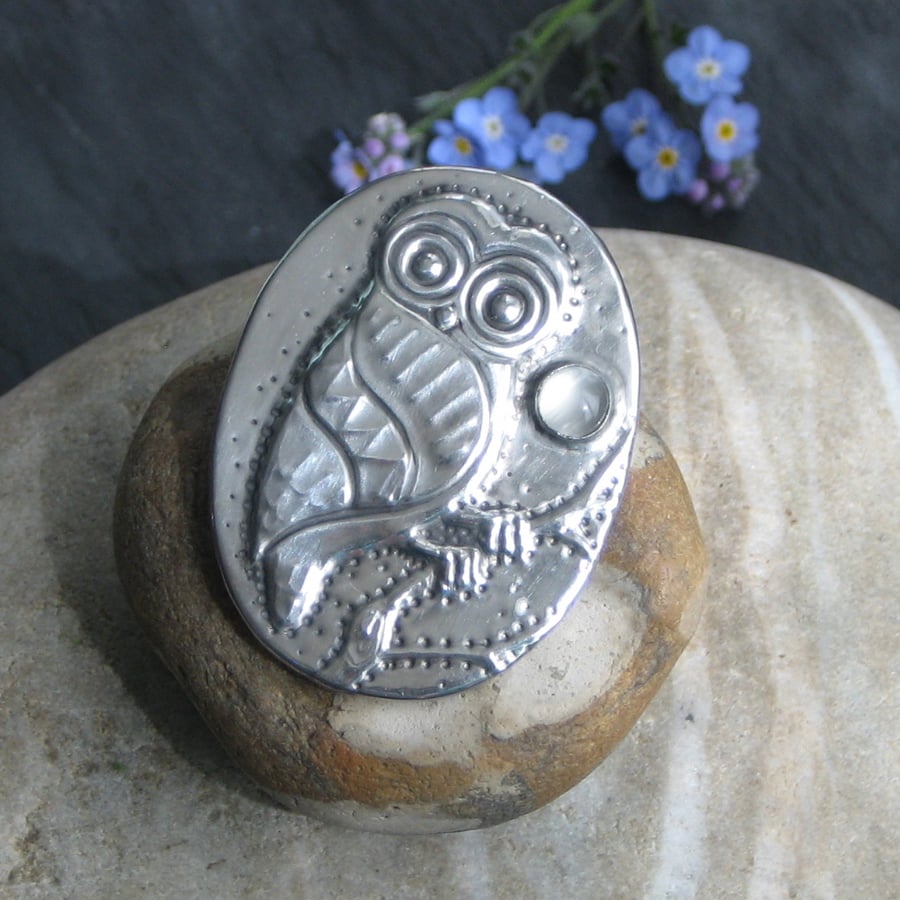 Owl Brooch in Silver Pewter with Moonstone