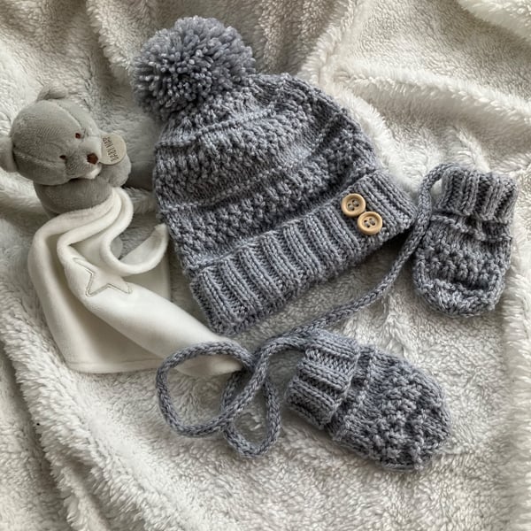 Hand Knitted 'Oliver' Hat & Mitts (0-6 months)