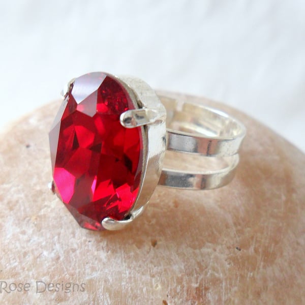 Adjustable ring with Swarovski crystal in Siam red