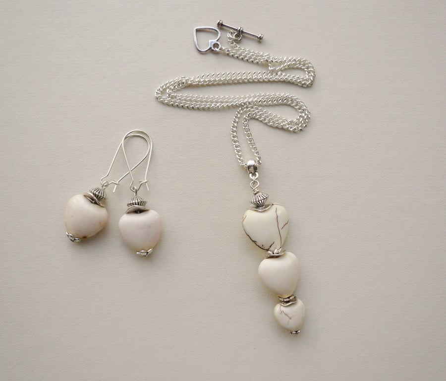 Cream Howlite Heart Pendant Necklace and Earrings Set   KCJ1052