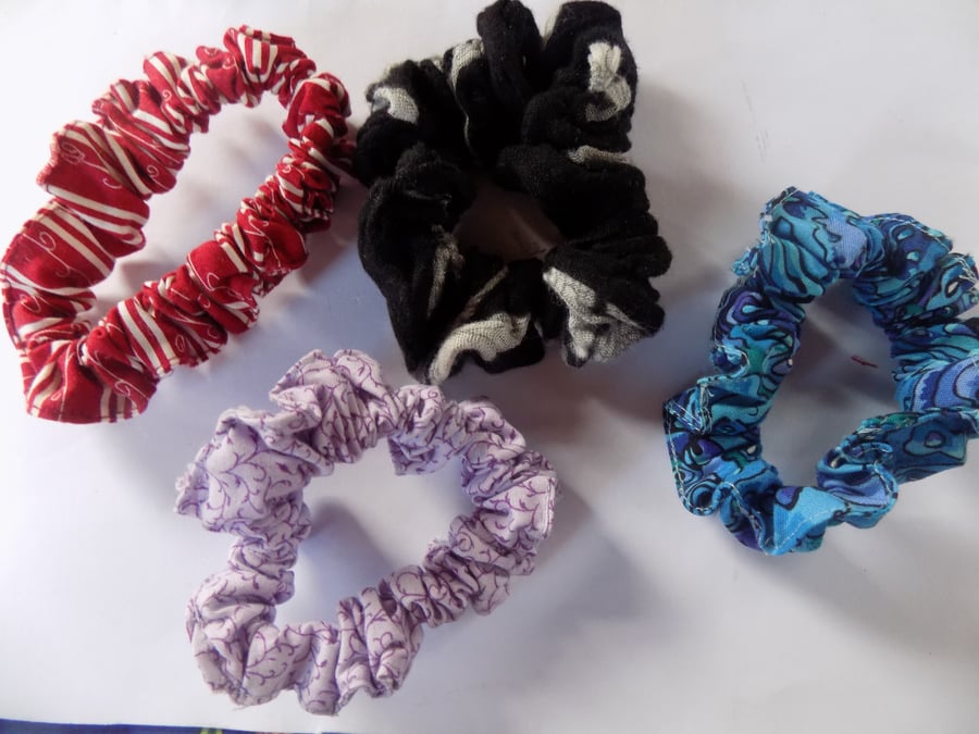 PACK OF 4 SCRUNCHIES    (045)