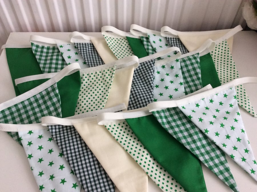 Green and White Long Bunting - 27  flags 17ft or 5.2m long, wedding bunting, 