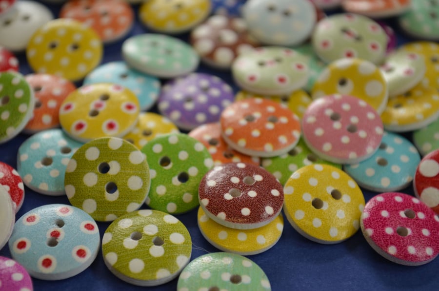 15mm Wooden Spotty Buttons Random Mix Spot Dot (SSP3)