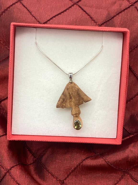 Mushroom Pendant on 40cm silver plated snake chain with Faceted Peridot crystal