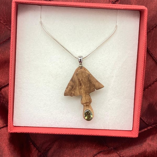 Mushroom Pendant on 40cm silver plated snake chain with Faceted Peridot crystal