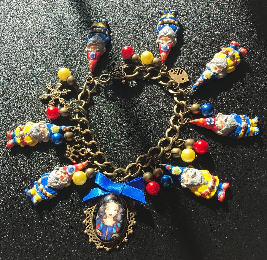 Snow White themed bracelet