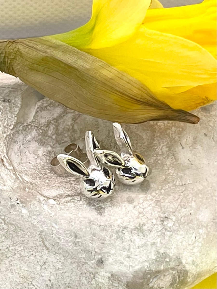 Rabbit stud earrings 