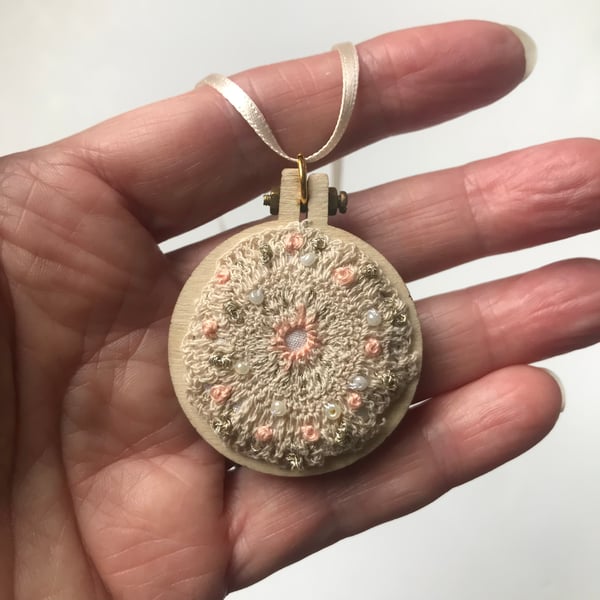 Mini hoop pendant with antique crochet, embroidered with pearls.