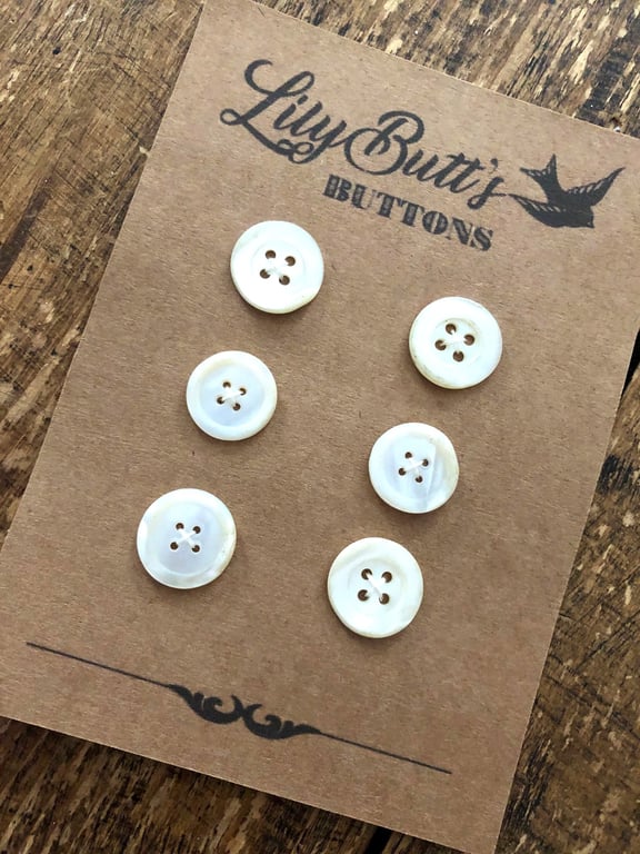 6 Vintage Mother of Pearl Buttons - 17mm