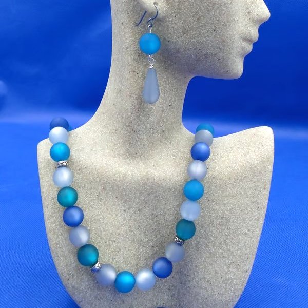 Necklace of Polaris matt beads in tones of blue and green