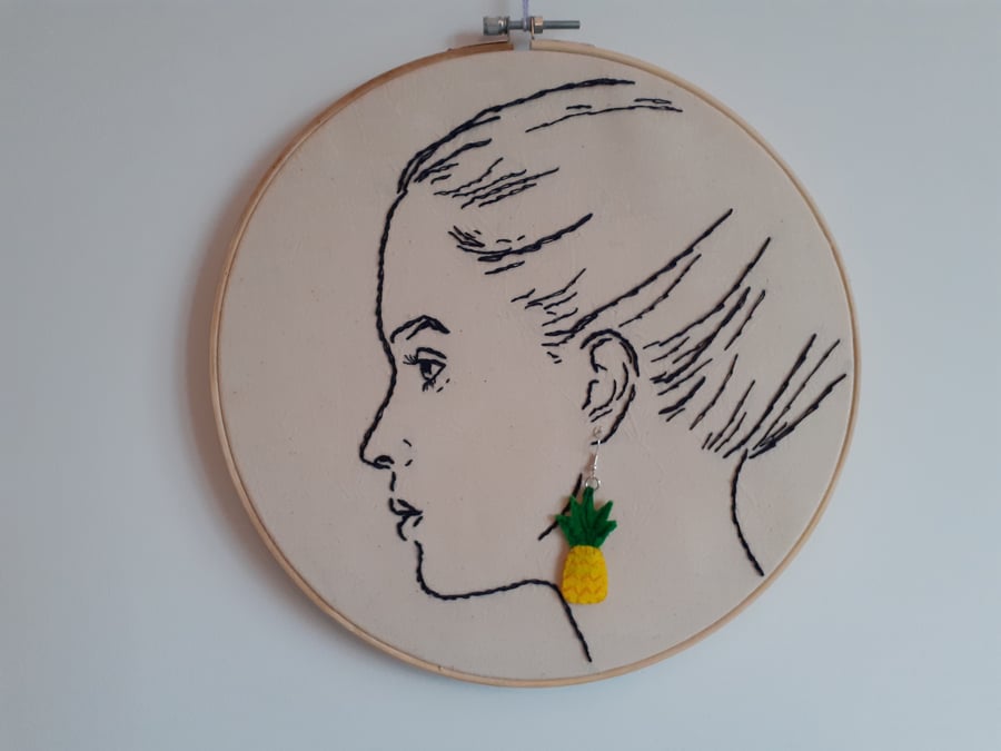 Felt & Hand Embroidery Earrings - Pineapple