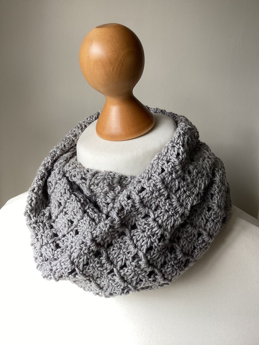 Infinity scarf in merino wool and silk in Silver Grey