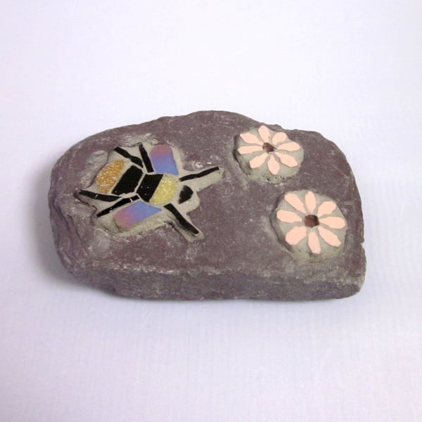 Bumble Bee and Daisies Mosaic Slate Garden Decoration
