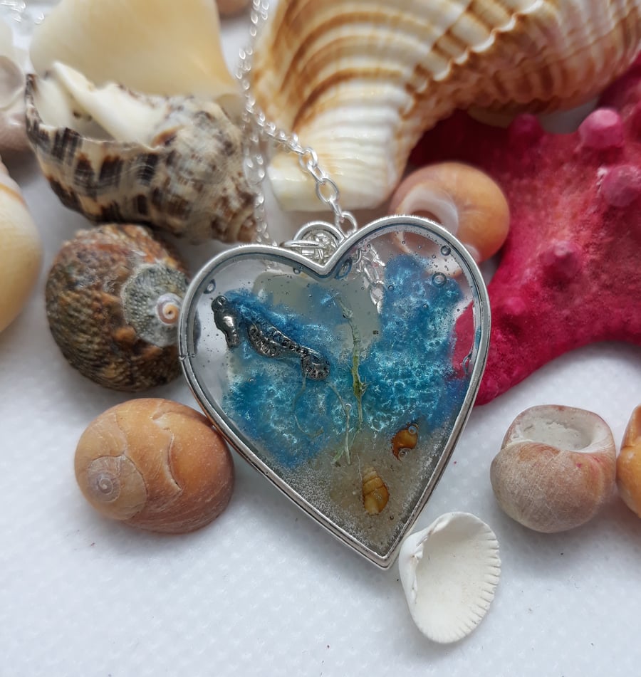 R31 Sea themed heart necklace with seahorse