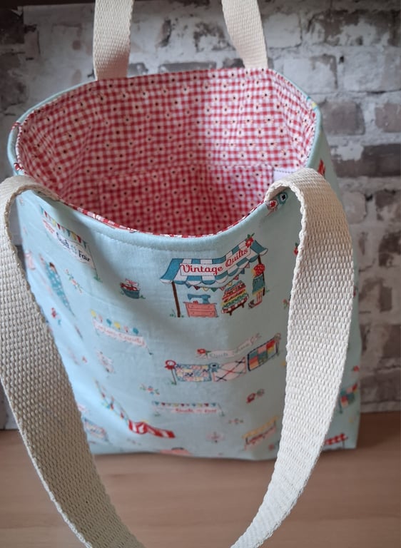 QUILT FAIR THEME FABRIC TOTE