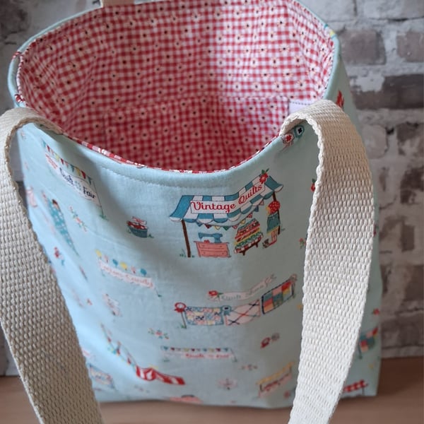 QUILT FAIR THEME FABRIC TOTE