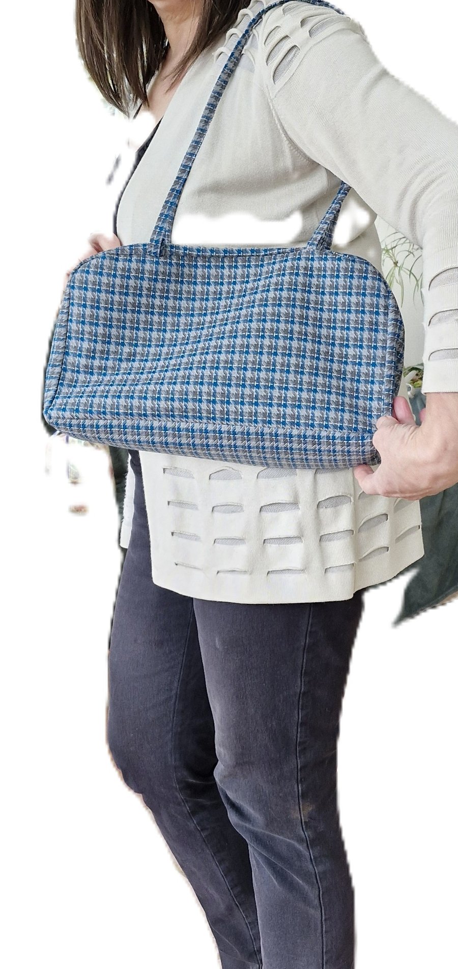 Spacious bowling bag with shoulder straps, key chain, charm tabs, zip & gusset