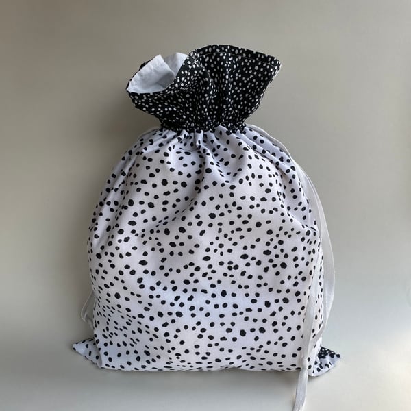 Large dotty bag 