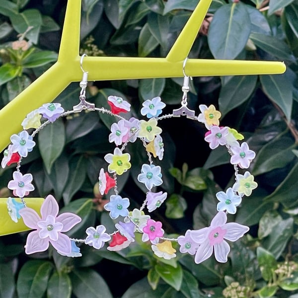 LUCITE FLOWER EARRINGS hoops resin multicoloured silver plate creole bridal