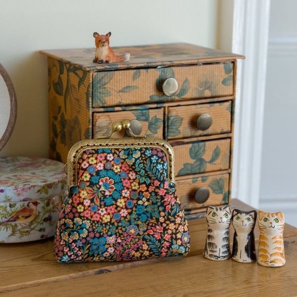 Coin purse made with Liberty Lawn in the ditsy print: 'Little Marquess'