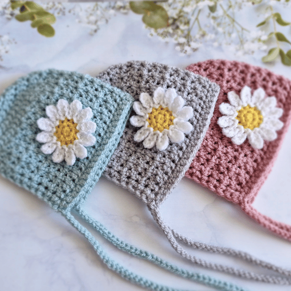 Handmade Crochet Baby Bonnet with Daisy – Newborn to Toddler Hat (0–2 Years)