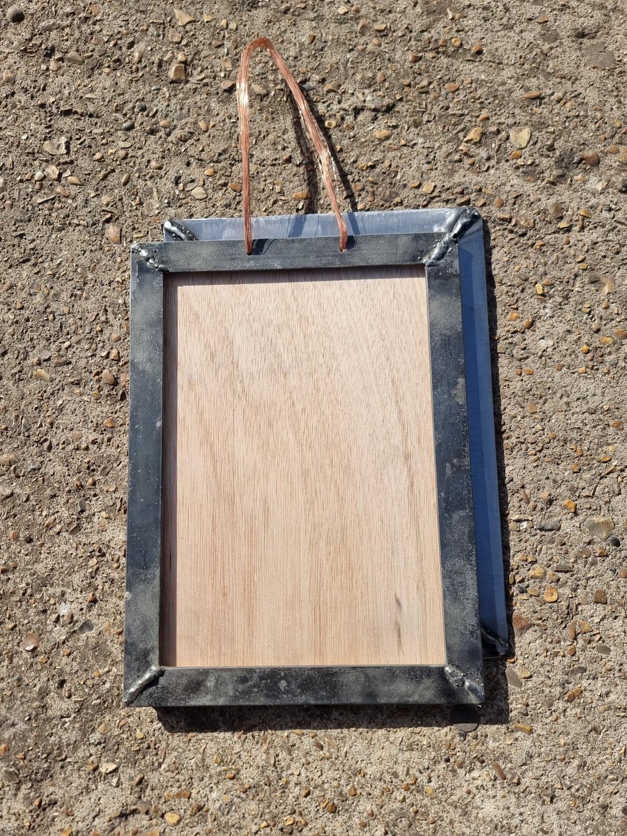 Welded Steel Frame with Copper Hanging Wire A4