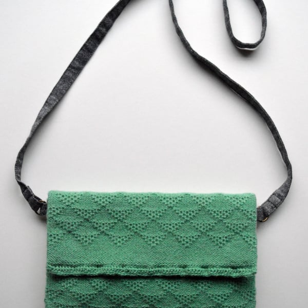 Knitted envelope bag