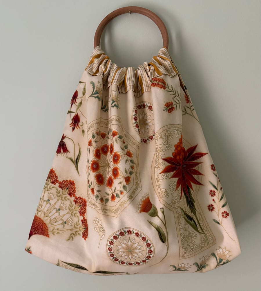 Round-Handled Vintage Flower Bag.