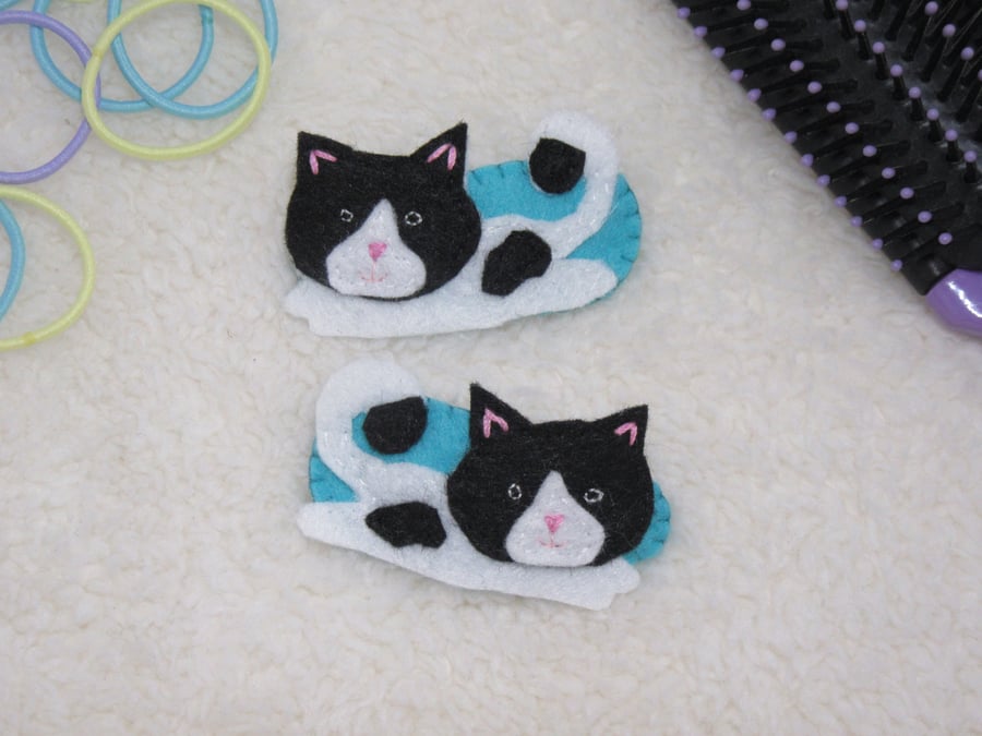 Black and white cat felt toddler hair clips