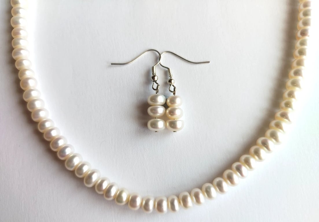 Classic Cream AA Grade Genuine Freshwater Pearl Necklace & Earrings Gift Set