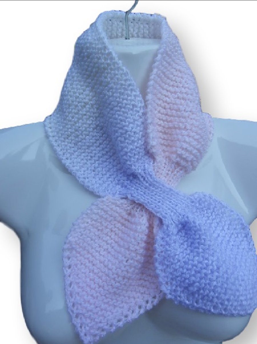 Hand knitted vintage retro style acsot keyhole bow-tie scarf scarflette   