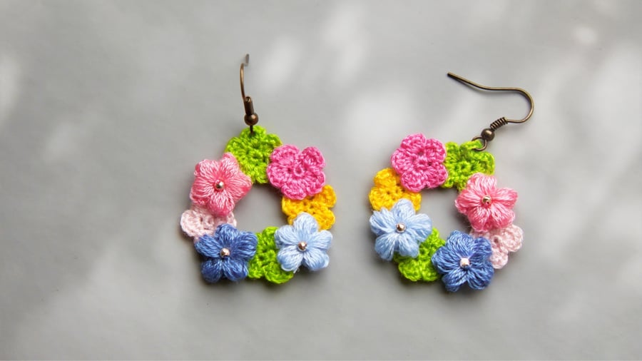 Microcrochet spring color flowers earrings 